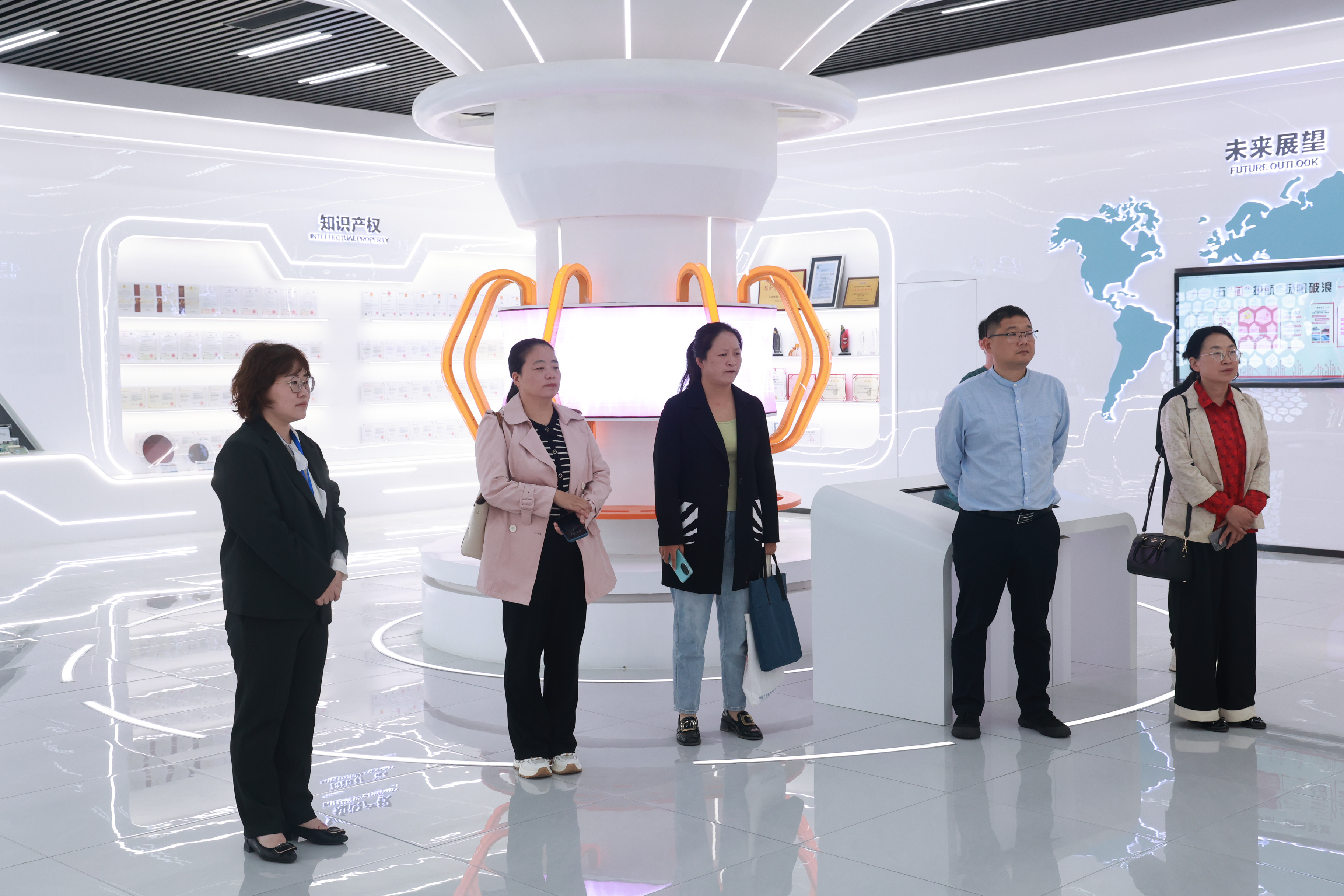 Hefei Municipal Party leaders visit Ai Chuangwei research guidance